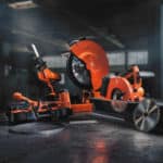 Kluczowy obraz produktów FEIN do cięcia metali: przecinarka $\text{MKAS 355}$, ręczna pilarka tarczowa i pilarka szablasta (zbliżenie na zestaw).