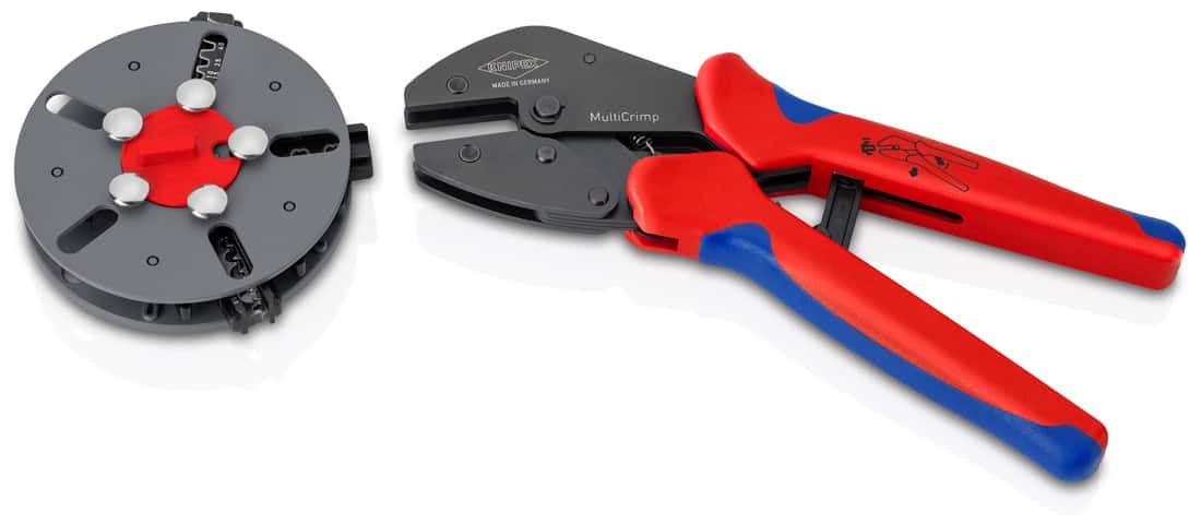 Zestaw KNIPEX MultiCrimp® PV: szczypce zagniatające z ergonomicznymi rękojeściami i magazynek bębnowy z matrycami do złączy MC4.