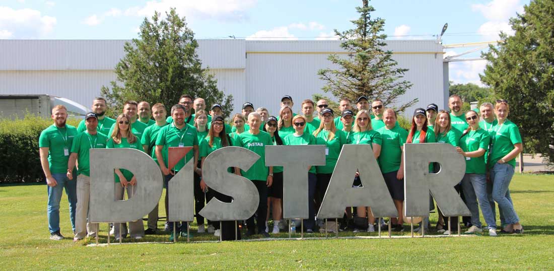 Zespół Distar przed zakładem produkcyjnym: Producent narzędzi diamentowych