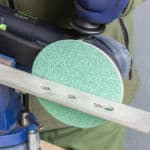 Krążek fibrowy KLINGSPOR CS 920 YK, granulacja P40, usuwanie materiału ze stali wysokostopowej.