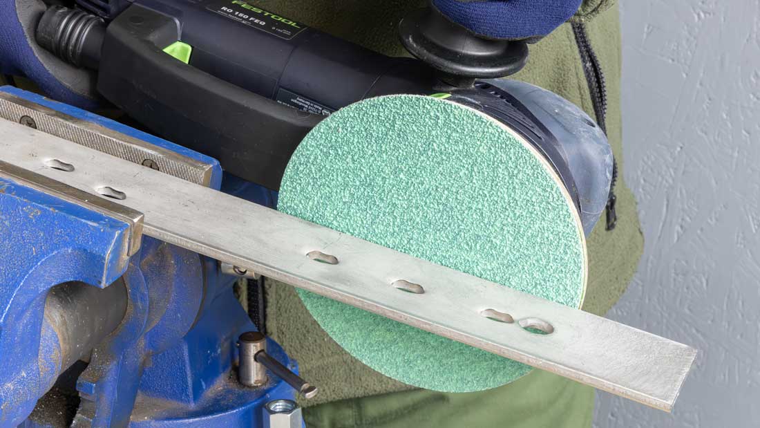 Krążek fibrowy KLINGSPOR CS 920 YK, granulacja P40, usuwanie materiału ze stali wysokostopowej.