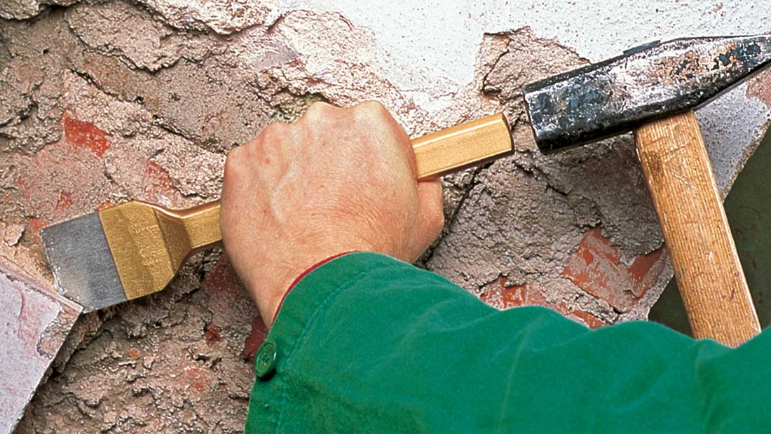 Szerokie dłuto RENNSTEIG 385 050 z rękojeścią ochronną typu Euro, przeznaczone do intensywnych prac budowlanych