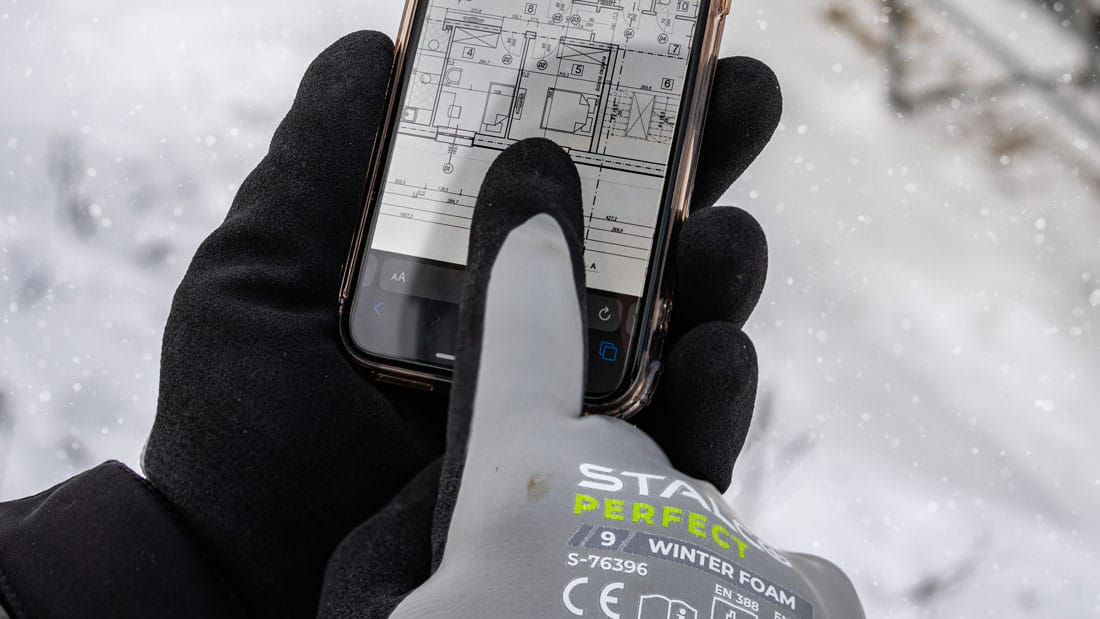 Rękawice STALCO PERFECT Winter Foam umożliwiające obsługę ekranu dotykowego smartfona zimą