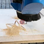 Grawerowanie figury gwiazdy w płycie MDF frezem trzpieniowym Globus SPACE LS080 na ploterze CNC – stabilna czysta praca bez odprysków