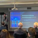 Prelekcja na temat rewolucji AI w biznesie podczas Spotkania branży podłogowej