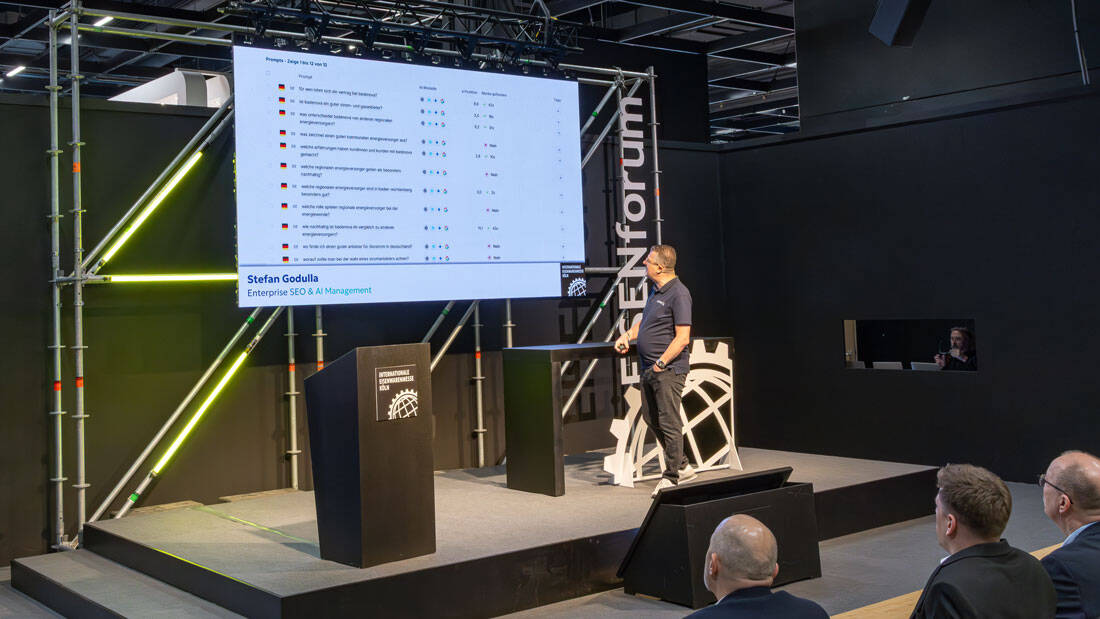 Prezentacja na scenie EISENforum podczas targów EISENWARENMESSE 2026 – wykład o cyfryzacji i AI w branży narzędziowej