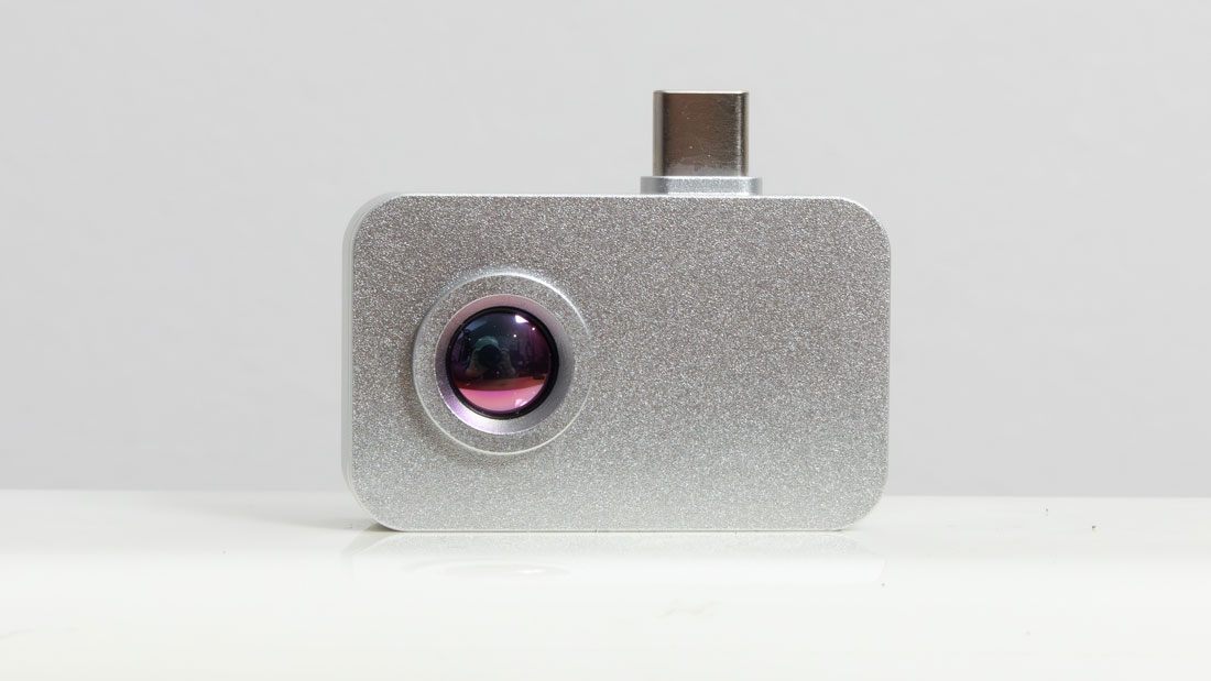 Mobilna kamera termowizyjna YATO YT-72931 – widok frontowy obiektywu i obudowy z portem USB-C