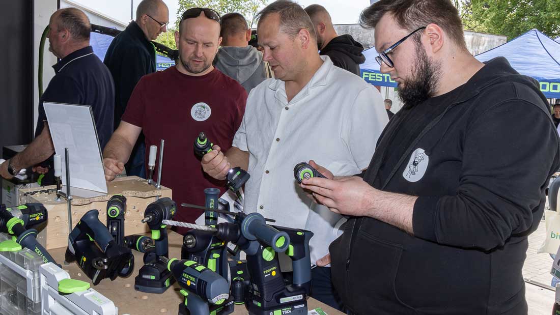 Uczestnicy Festool Roadshow testują elektronarzędzia akumulatorowe Festool 18 V