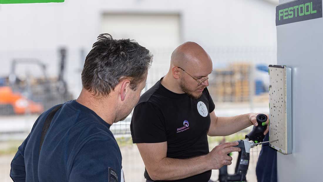 Pokaz pracy narzędziem Festool do montażu systemowego podczas Roadshow 2026