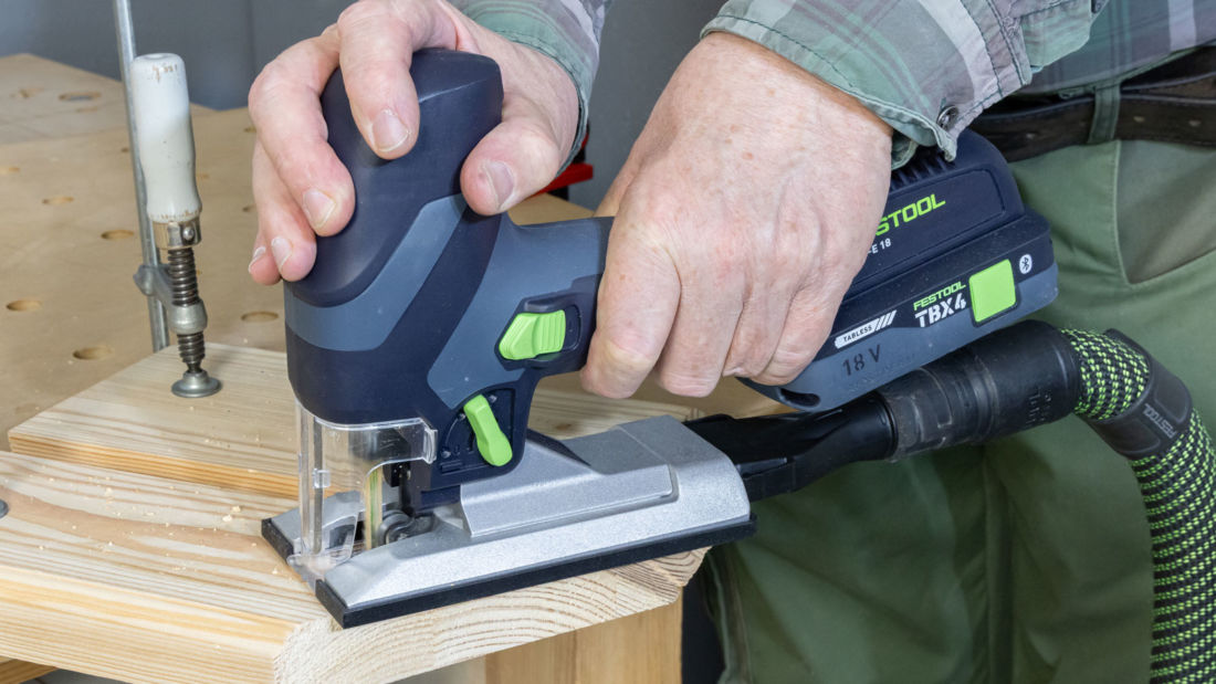 Festool PSC E 18 w teście cięcia drewna z odkurzaczem i akumulatorem 18 V Bluetooth