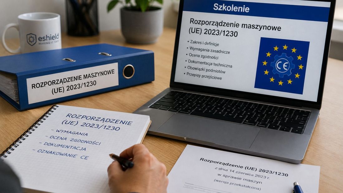 Szkolenie dotyczące rozporządzenia maszynowego UE 2023/1230 – laptop z prezentacją, segregator, notatki i dokumenty z oznakowaniem CE