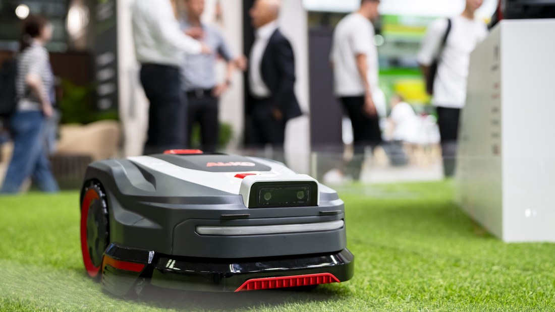 Robot koszący prezentowany na ekspozycji targów spoga+gafa 2026