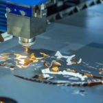 Dlaczego wycinarka laserowa fiber wypiera tradycyjne technologie cięcia metalu?